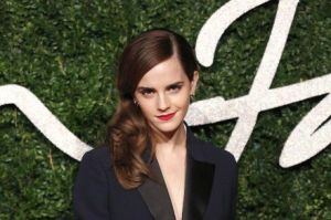 Emma Watson现身英国时尚大奖 当晚获得英伦风尚大奖-1