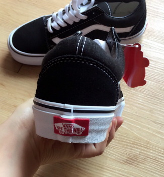 vans经典款低帮帆布鞋多少钱?好搭配衣服吗? vans经典款低帮帆布鞋多少钱?好搭配衣服吗?