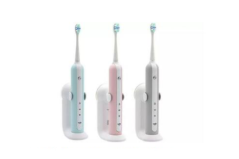 什么牙刷最好用？飞利浦 HX6730电动牙刷和usmile电动牙刷那个好-1