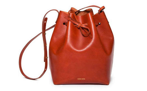 手工牛皮水桶包图纸?Mansur Gavriel红色牛皮水桶包大吗? 手工牛皮水桶包图纸?Mansur Gavriel红色牛皮水桶包大吗?