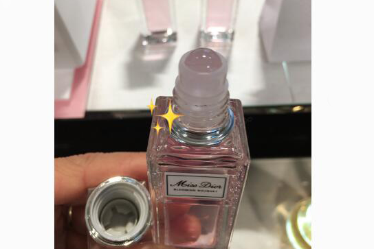 Dior甜心小姐香精油好闻吗?怎么用? Dior甜心小姐香精油好闻吗?怎么用?