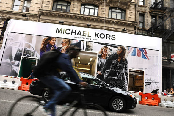 Michael Kors宣布20亿美元收购Versace 范思哲 并更名为Capri Michael Kors宣布20亿美元收购Versace 范思哲 并更名为Capri