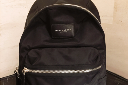 Marc Jacobs双肩包空间大吗?自重轻吗? Marc Jacobs双肩包空间大吗?自重轻吗?