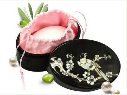谢馥春鸭蛋粉有几种香味？粉质细腻吗？