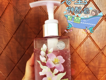 菲诗小铺香水籽沐浴露水润吗？质地怎么样？