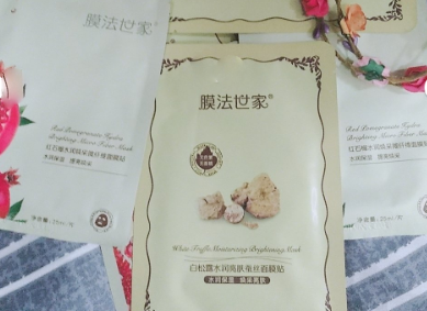 膜法世家的白松露面膜使用感好吗？水润吗？