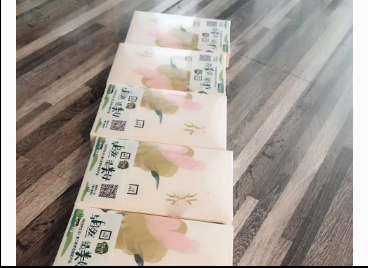 三草两木小养面膜补水强吗?精华液多吗? 三草两木小养面膜补水强吗?精华液多吗?