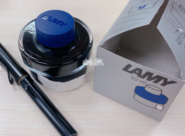Lamy钢笔书写流程吗？自带擦拭纸吗？