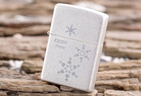 zippo打火机怎么加油？谁能介绍一下？
