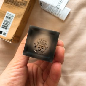 你只知道ysl超模粉底液吗？羽毛墨水粉底液更值得一试