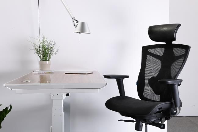 普通电脑椅坐着累 人体工学椅是否值得买？-1
