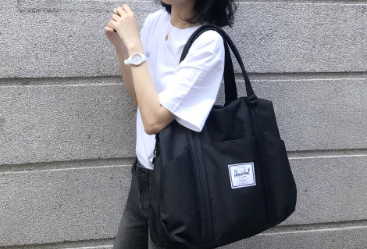 herschel手提包如何？容量大吗？