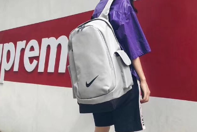 nike户外双肩包好看的系列？有情侣款吗？