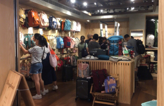 doughnut双肩包实体店在哪?谁能介绍一下地址? doughnut双肩包实体店在哪?谁能介绍一下地址?