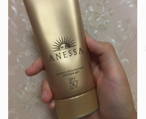安耐晒面部防晒怎么样？上脸油腻吗？