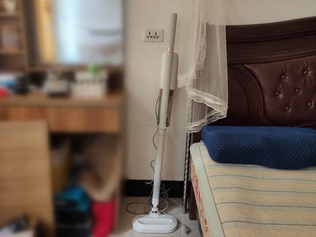 老表买了个小米有品上299的：德尔玛环吸背式吸尘器