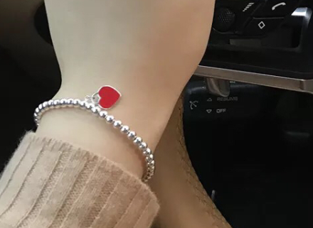 tiffany的手链可以带着洗澡吗?tiffany的手链有珍珠款的吗? tiffany的手链可以带着洗澡吗?tiffany的手链有珍珠款的吗?