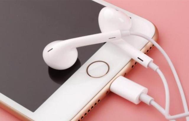 iPhone标配的耳机,到底处于什么档次?苹果卖得贵其实有道理 iPhone标配的耳机,到底处于什么档次?苹果卖得贵其实有道理