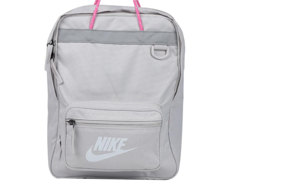 nike双肩包推荐？nike双肩包有多大？