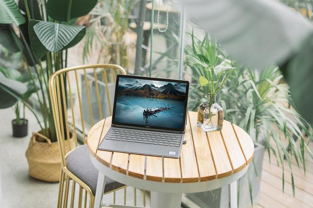 全新HUAWEI MateBook E：在地下停车场都能全时在线！