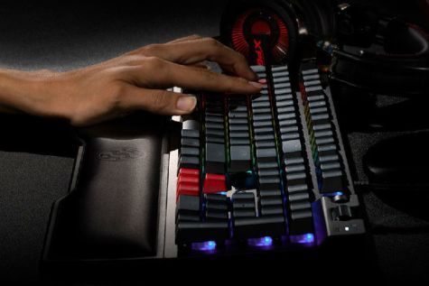 XPG推出SUMMONER召唤者机械键盘：铝面板磁吸手托-1