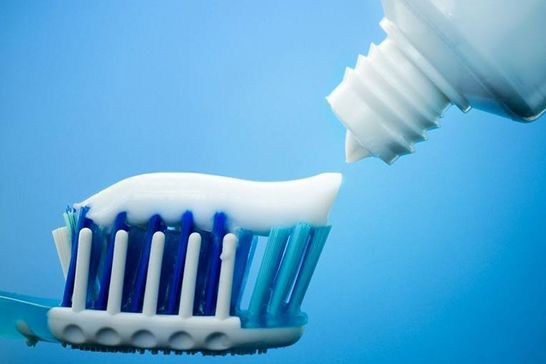 含氟牙膏有什么作用 含氟牙膏的危害和使用注意-1