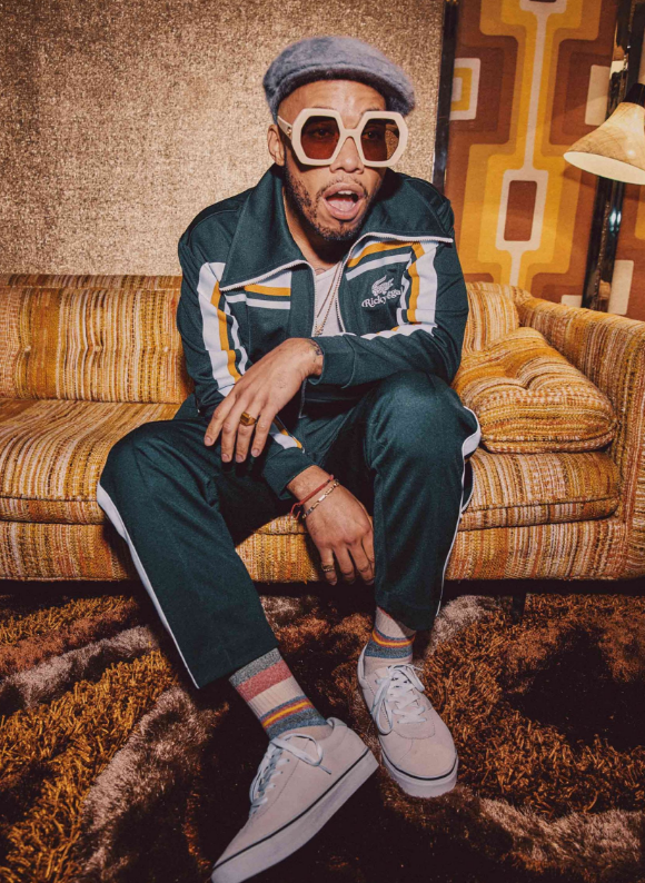 LACOSTE 联手 Bruno Mars 打造春夏限定系列 LACOSTE 联手 Bruno Mars 打造春夏限定系列