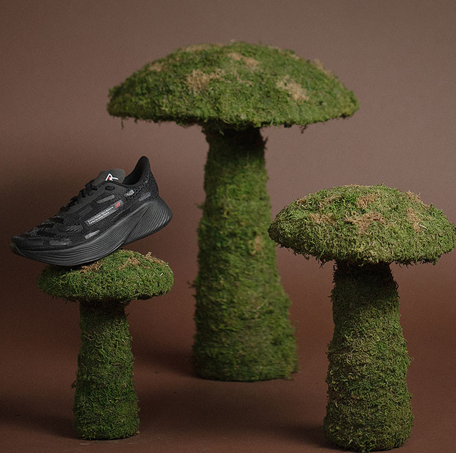 New Balance 携手 District Vision 联名企划, 共同打造了跑步胶囊系列 New Balance 携手 District Vision 联名企划, 共同打造了跑步胶囊系列